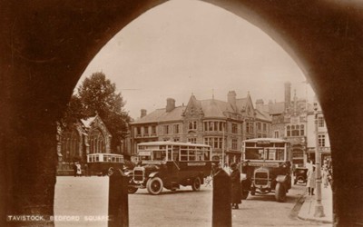 Buses in Bedford Square